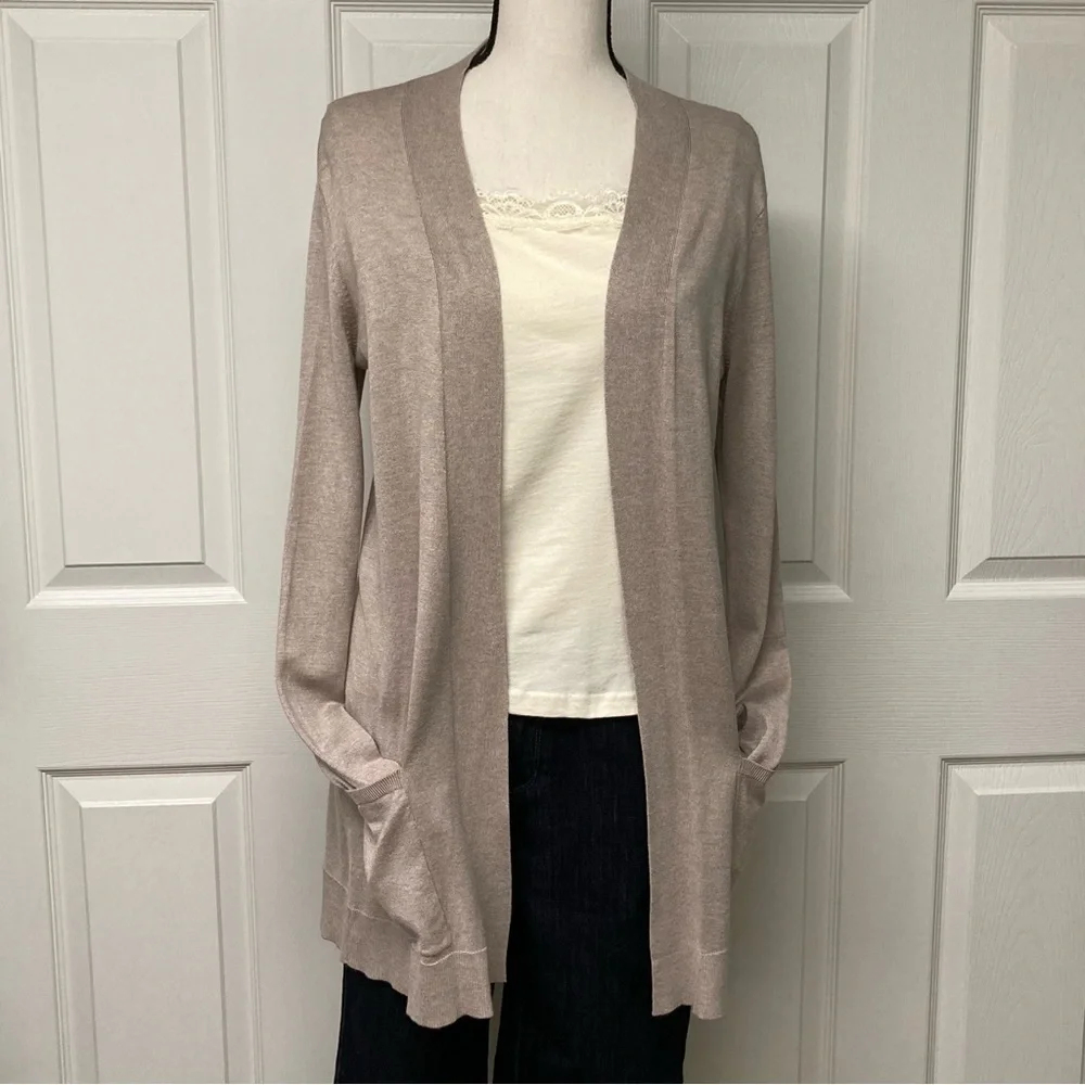 NWT Express 2 pocket open cardi Size M in Light Mocha